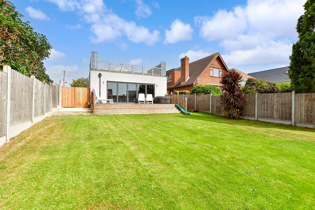 Canterbury Road West, Cliffsend, Ramsgate, Kent 4 bed chalet for sale