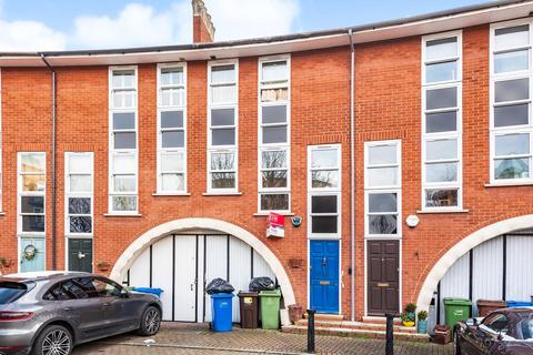 16 Wolfe Crescent, London, SE16 6SF