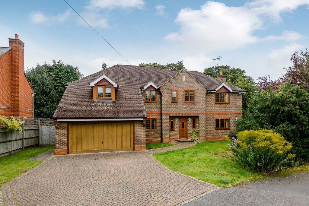 Lime Avenue, Camberley, Surrey 5 bed detached house £3,250 pcm (£750 pw)
