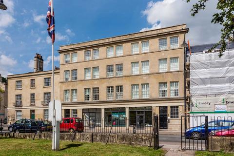 Studio to rent - London Road