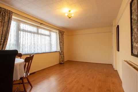 59 Bowes Road, Staines-upon-thames, TW18 3EU