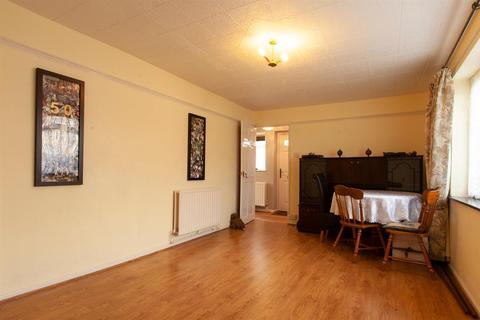 59 Bowes Road, Staines-upon-thames, TW18 3EU