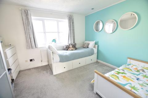 20 Westminster Close, Feltham, TW14 9XD