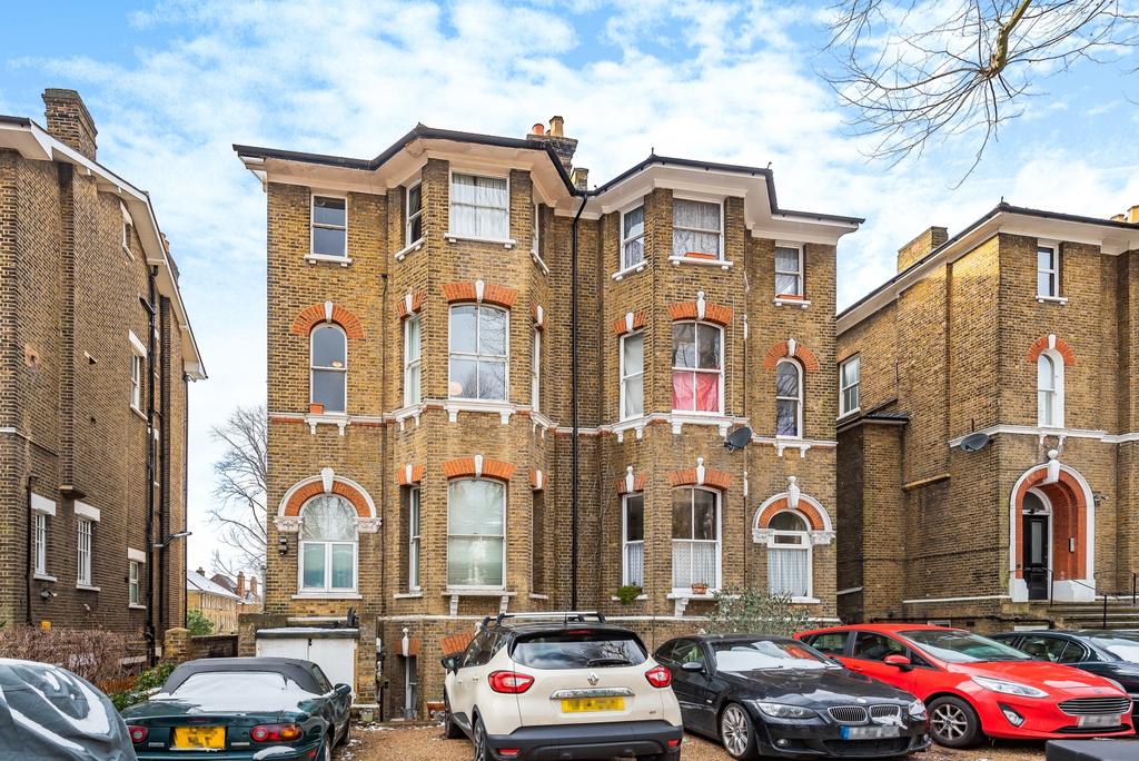 Kidbrooke Park Road London SE3 1 bed flat £405,000