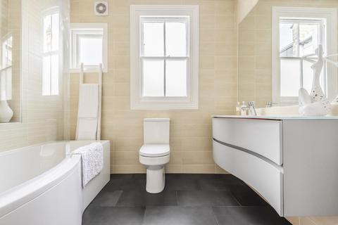 Flat 2, 68 Windermere Road, London, N10 2RG