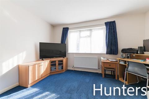22 Blenheim Way, Isleworth, TW7 5TB