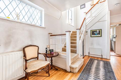 16 Cedarhurst Drive, London, SE9 5LP