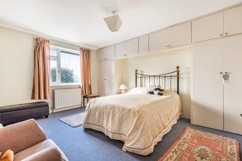 16 Cedarhurst Drive, London, SE9 5LP