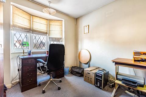 16 Cedarhurst Drive, London, SE9 5LP