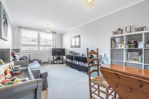 8 Kingham Close, London, SW18 3BX