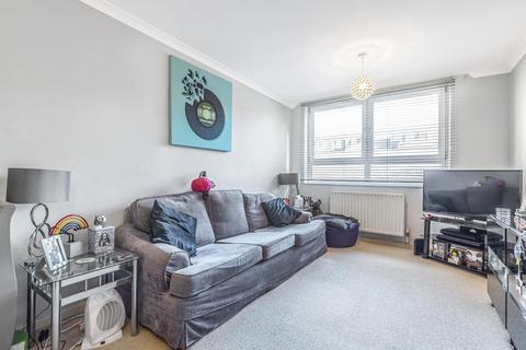 8 Kingham Close, London, SW18 3BX