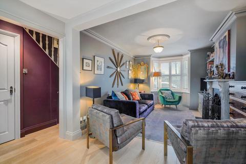 25 Summer Gardens, East Molesey, KT8 9LT