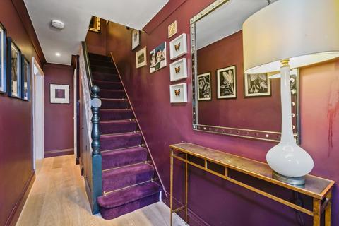 25 Summer Gardens, East Molesey, KT8 9LT