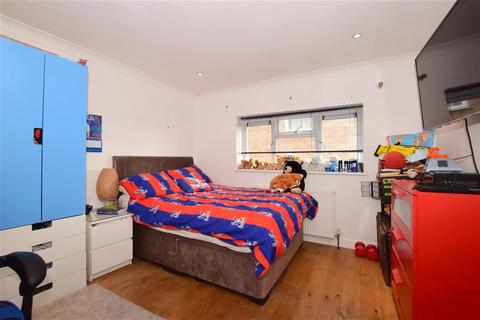 30 Alexandra Gardens, Carshalton, SM5 4LJ