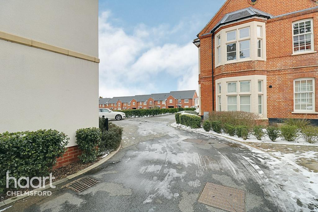 Grace Bartlett Gardens, Chelmsford 2 bed apartment £300,000