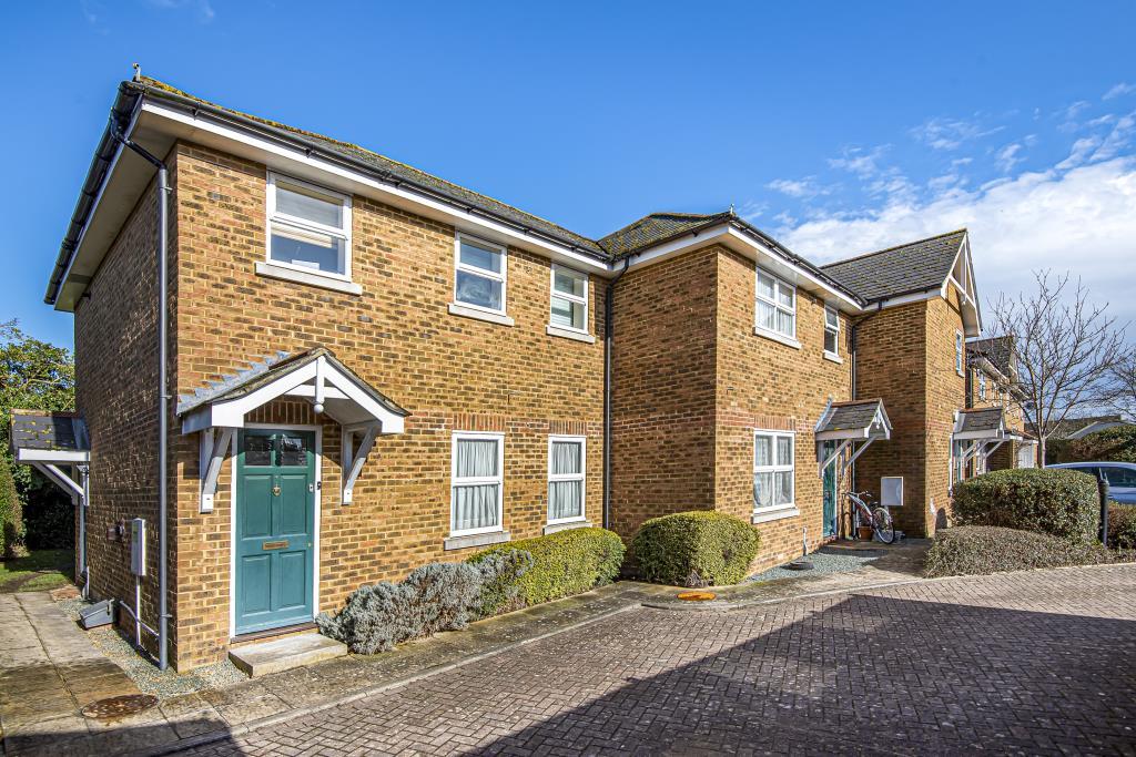 Hampton, Middlesex, TW12 1 bed flat £240,000