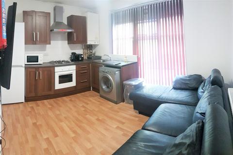 2 bedroom flat to rent, Egerton Road, Manchester M14 6NQ