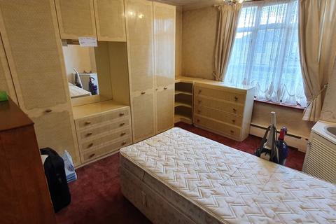 122 Shirley Gardens, Barking, IG11 9XA