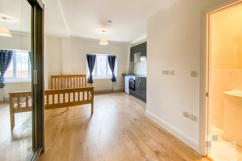 Studio to rent, Holloway Road, Holloway, N7