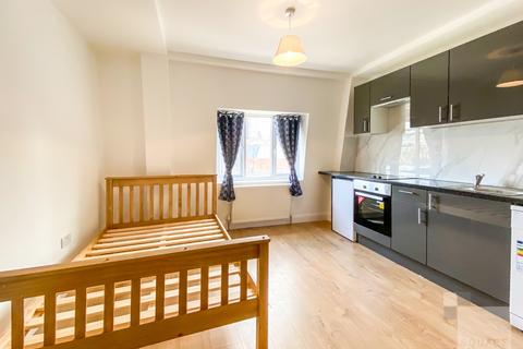 Studio to rent, Holloway Road, Holloway, N7