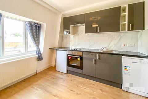 Studio to rent, Holloway Road, Holloway, N7