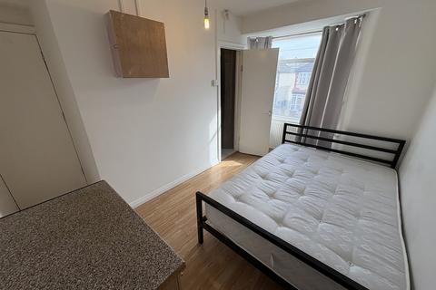 House share to rent, Mitchell Road, London N13