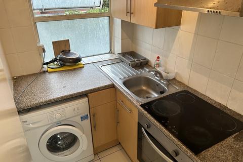 House share to rent, Mitchell Road, London N13
