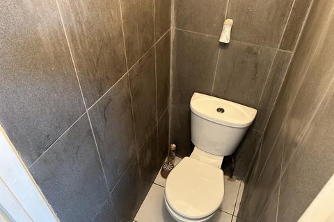 House share to rent, Mitchell Road, London N13