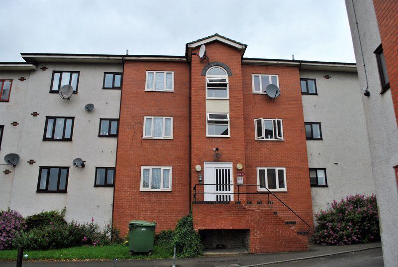 Regency Court, Bradford, BD8 9EU 3 bed apartment £48,500