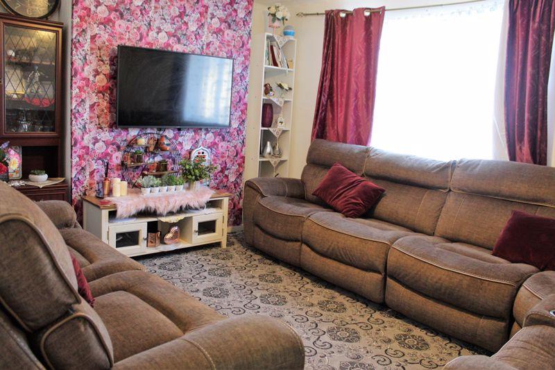 Regency Court, Bradford, BD8 9EU 3 bed apartment £48,500