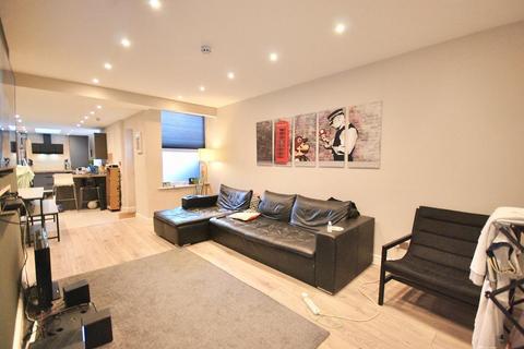 6 bedroom terraced house to rent, Monica Grove, Fallowfield, Manchester, M19 2BN