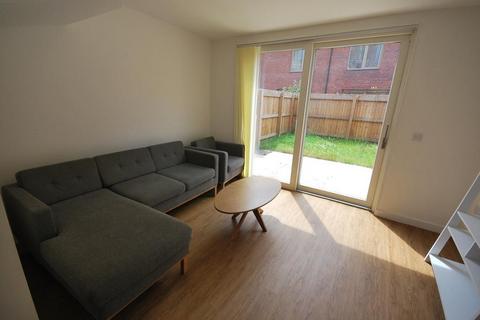 3 bedroom mews to rent, Leaf Street, Manchester, M15 5LE