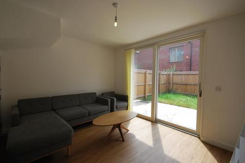 3 bedroom mews to rent, Leaf Street, Manchester, M15 5LE