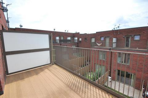 3 bedroom mews to rent, Leaf Street, Manchester, M15 5LE