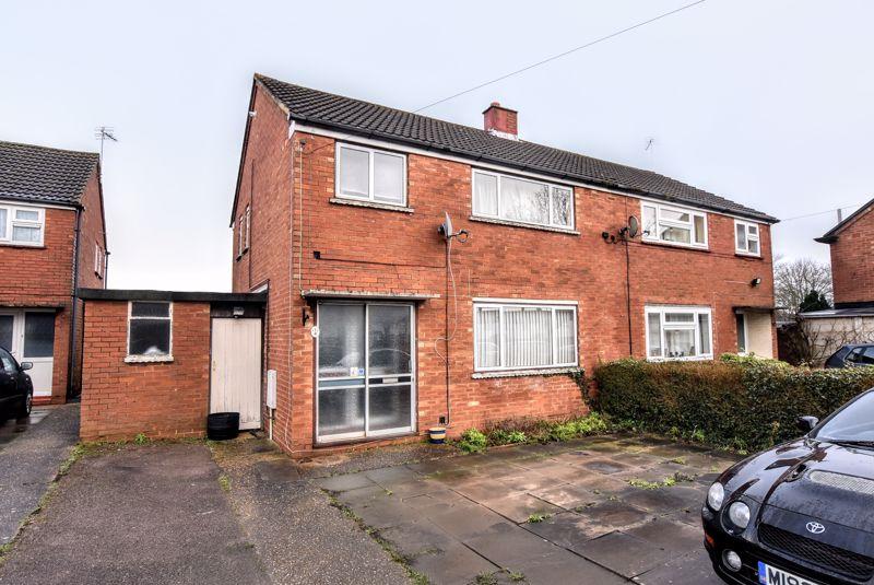 Derwent Drive, Bletchley, Milton Keynes 3 bed semidetached house £