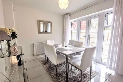 4 Britten Close, Aylesbury, HP21 9GD
