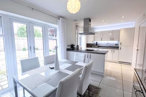 4 Britten Close, Aylesbury, HP21 9GD