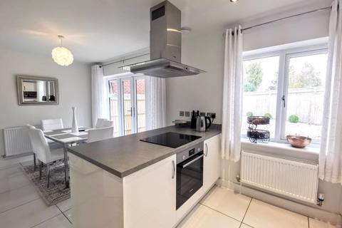 4 Britten Close, Aylesbury, HP21 9GD