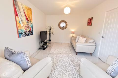 4 Britten Close, Aylesbury, HP21 9GD