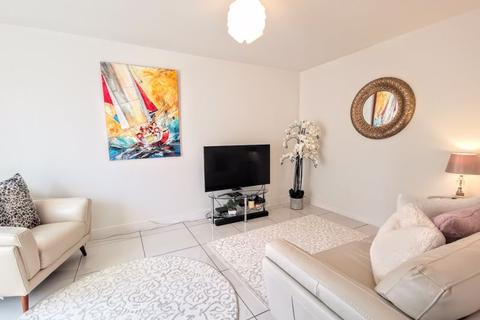 4 Britten Close, Aylesbury, HP21 9GD