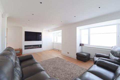2 Boyce Green, Benfleet, SS7 5LF