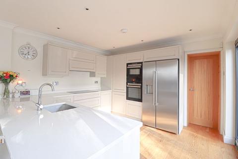 2 Boyce Green, Benfleet, SS7 5LF