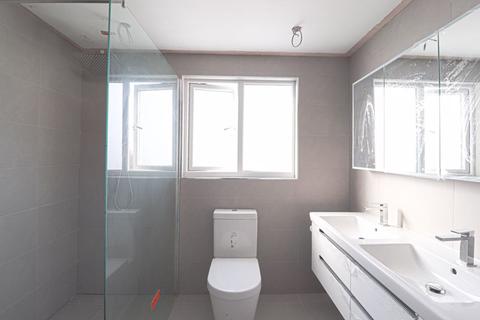 2 Boyce Green, Benfleet, SS7 5LF