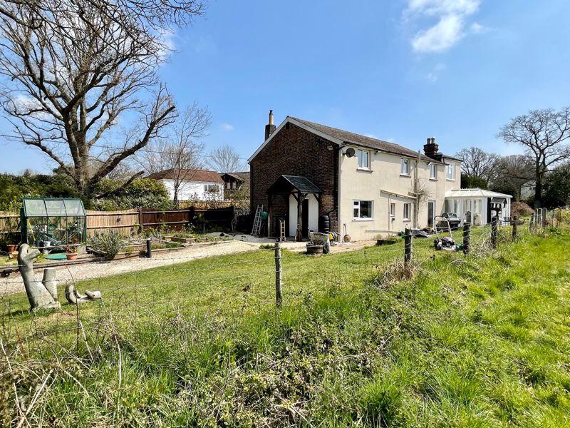 Monks Gate, Horsham 5 bed detached house £650,000