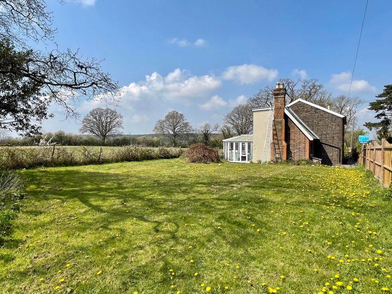 Monks Gate, Horsham 5 bed detached house - £650,000