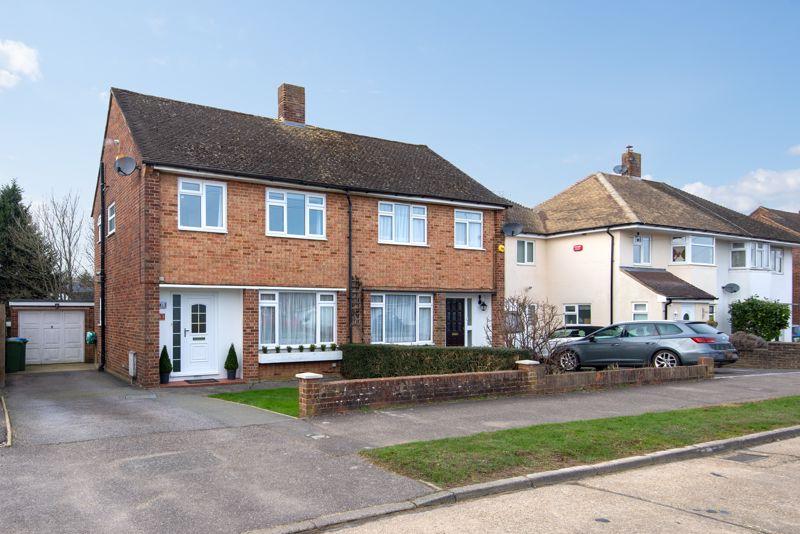 Cootes Avenue, Horsham 3 bed semidetached house £435,000