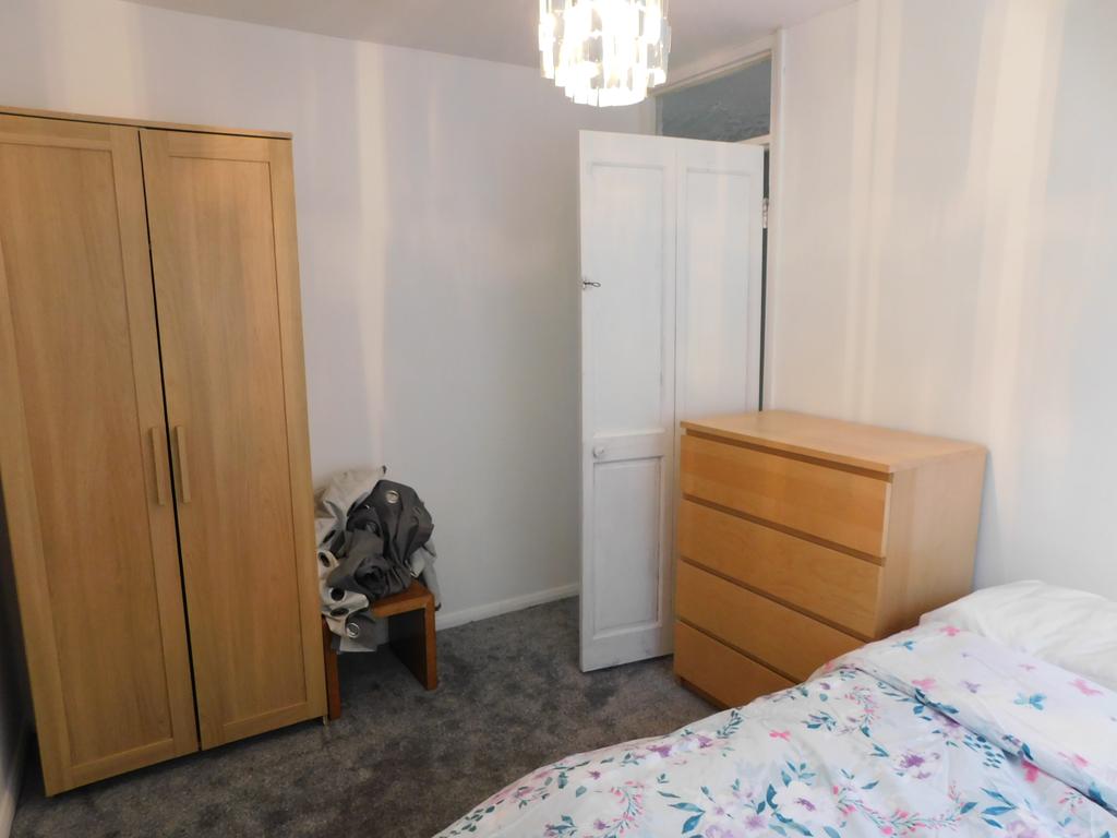 Staines Road East, Sunbury, TW16 5AA 1 bed house - £575 pcm (£133 pw)