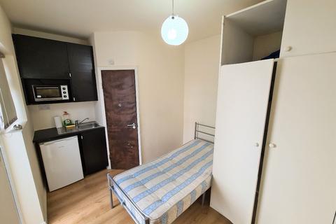 Studio to rent, High Road, Wembley, London, HA9