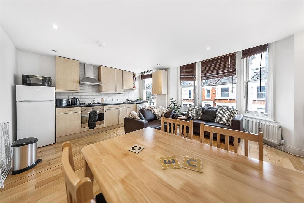 Shandon Road, SW4 2 bed flat £1,712 pcm (£395 pw)
