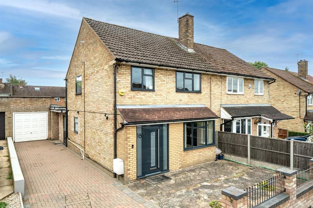 Ellingham Road, Adeyfield, Hemel Hempstead, Hertfordshire, HP2 5LE 3
